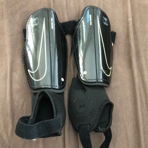 Nike Charge Youth Shin Guards. Large